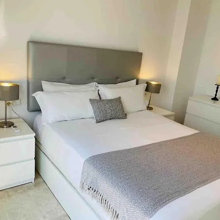 Perfectly Located 4 Bed Family In Sunny Villa *