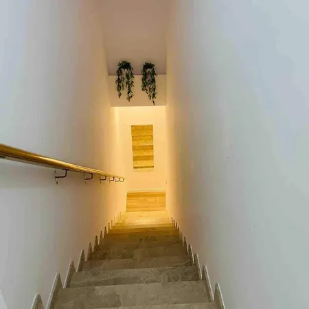 Perfectly Located 4 Bed Family In Sunny Villa Sitges