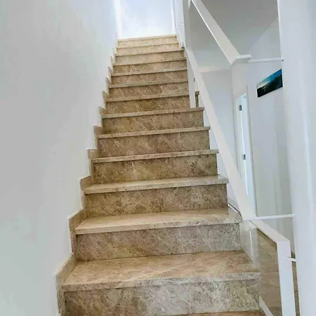 Perfectly Located 4 Bed Family In Sunny