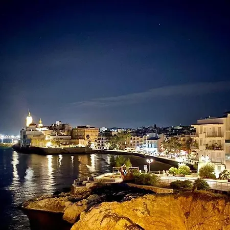 Perfectly Located 4 Bed Family In Sunny Villa Sitges