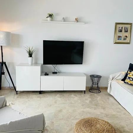 Perfectly Located 4 Bed Family In Sunny Villa