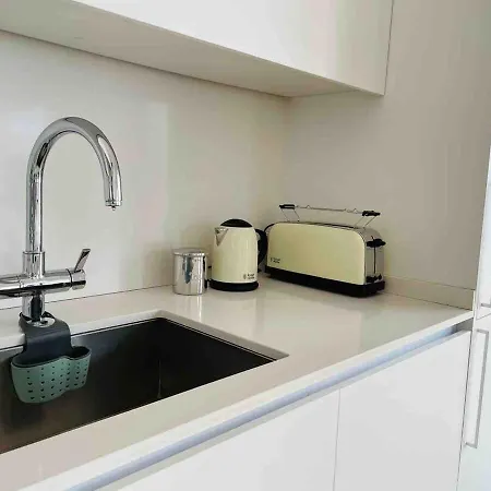 Perfectly Located 4 Bed Family In Sunny *