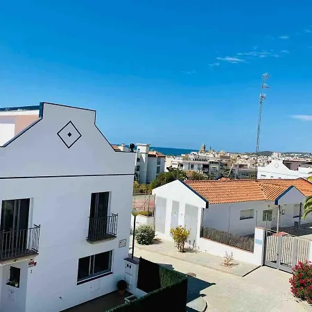 Villa Perfectly Located 4 Bed Family In Sunny Sitges