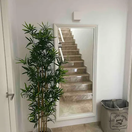 Perfectly Located 4 Bed Family In Sunny Villa *