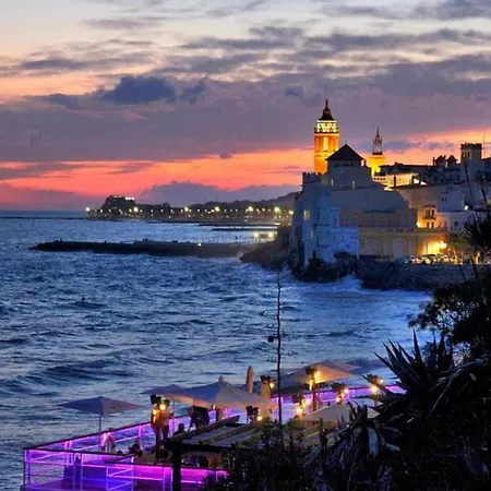 Willa Perfectly Located 4 Bed Family In Sunny Sitges